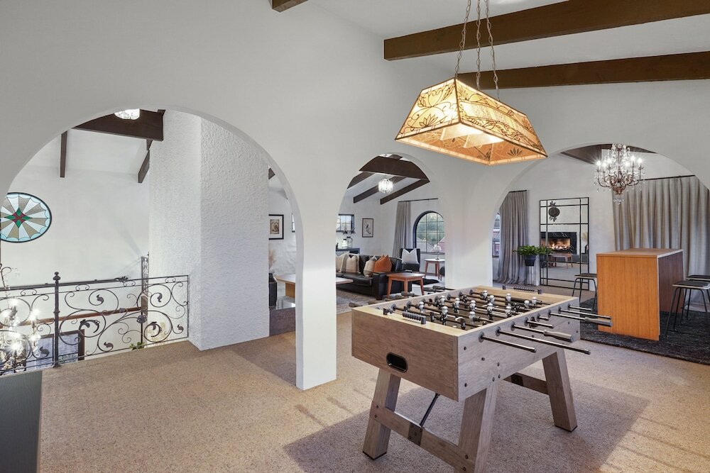 Фото Magnificent Beachfront Mansion - Pool