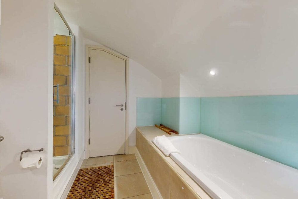 Фото Short let - Penthouse Apartment With West-facing Terrace