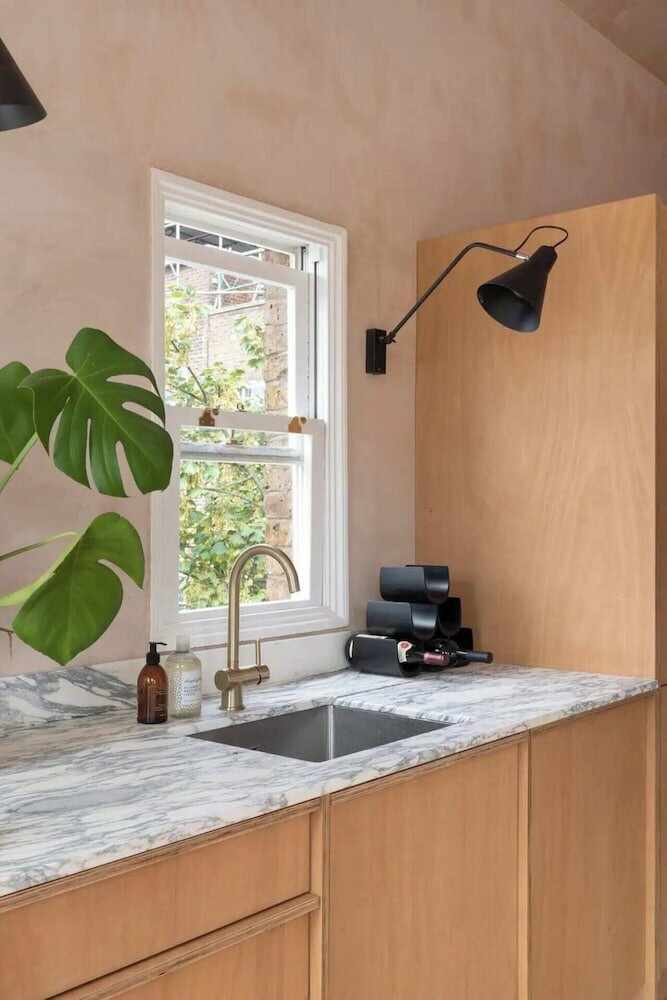 Фото Rustic & Spacious 2bd Flat Near White City