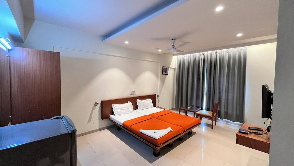 Фото Hotel Sumanchandra Suites