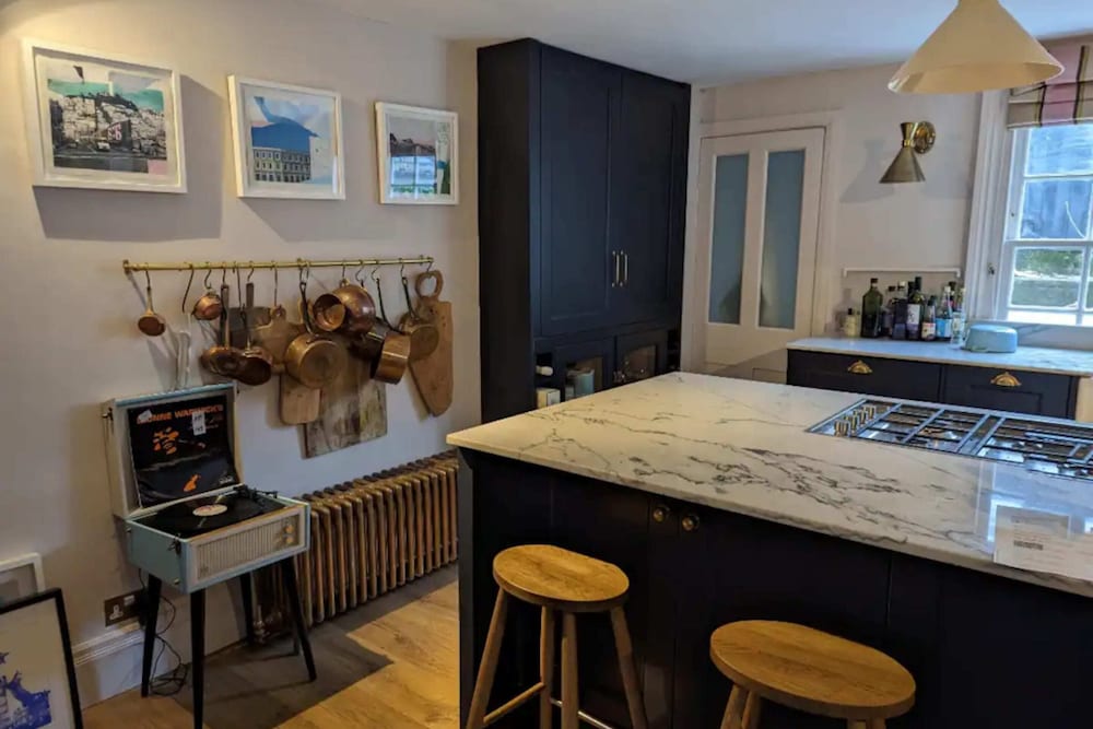 Фото Incredible & Quirky 2bd Home With Garden - Hackney