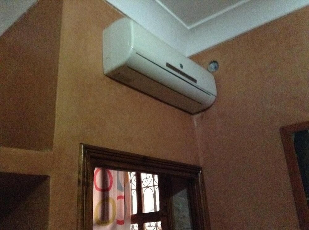 Фото Faouzi Hôtel