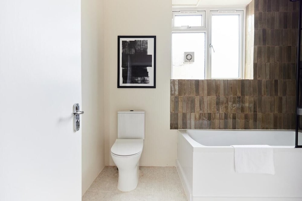 Фото The Wandsworth Gem - Astonishing 3bdr Flat