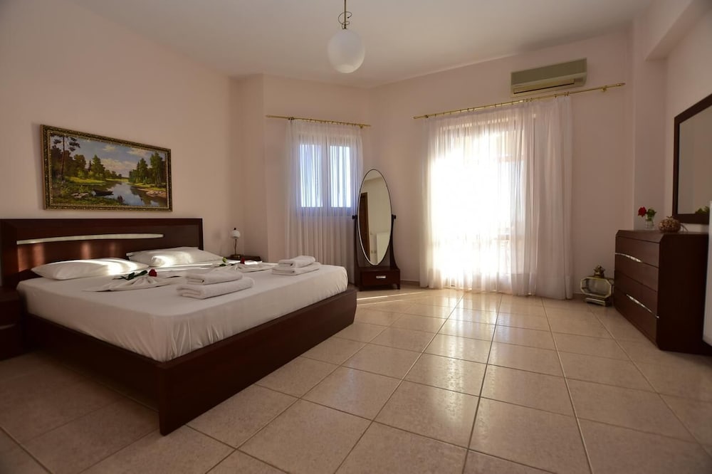 Фото Flisvos Villa