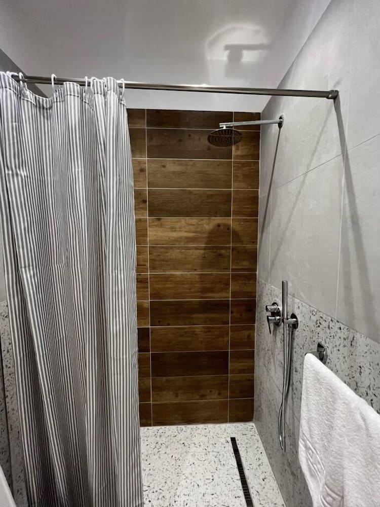 Фото Modern 1 Apartment