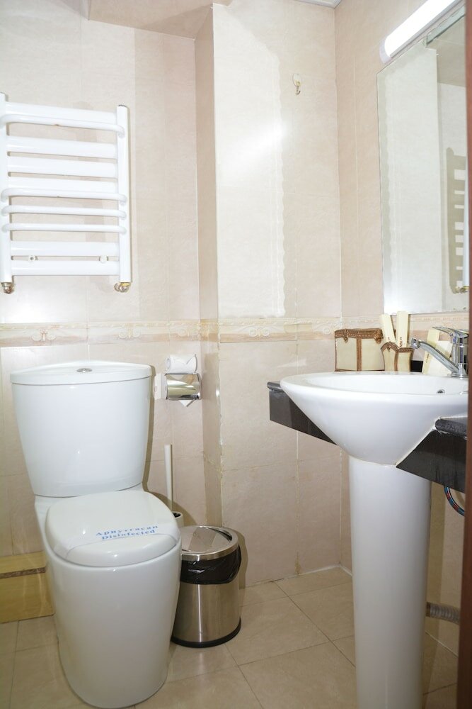 Фото New West Hotel