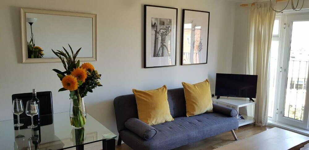 Фото Bright & Modern 2br Apartment Parking