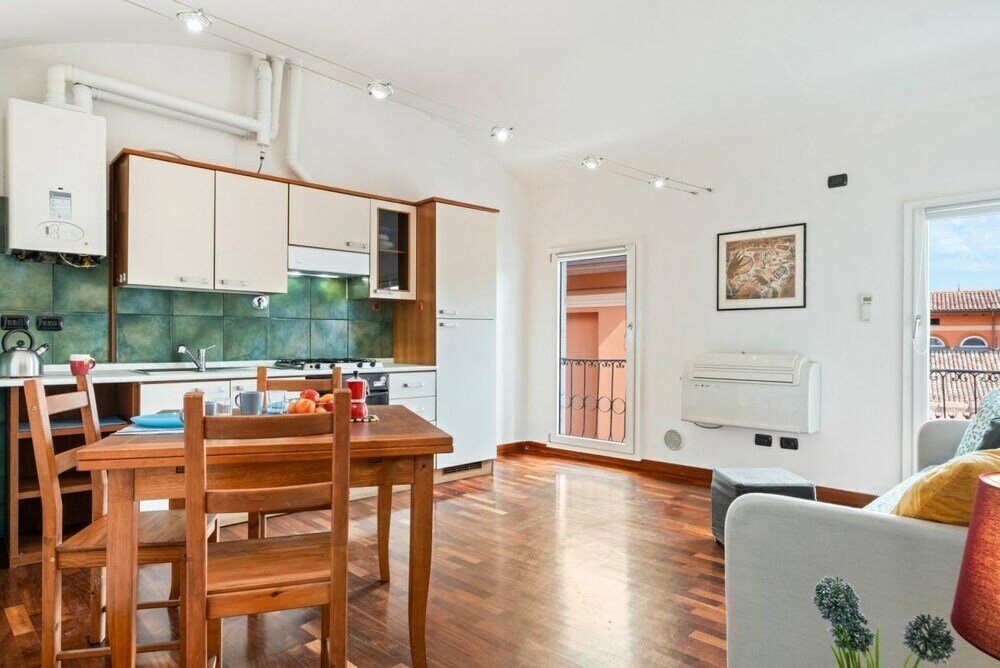 Фото Piazza dei Tribunali Apartment