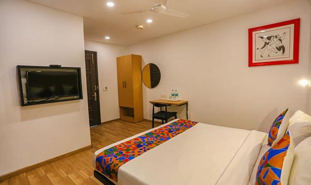 Фото Fabhotel F9 Paschim Vihar