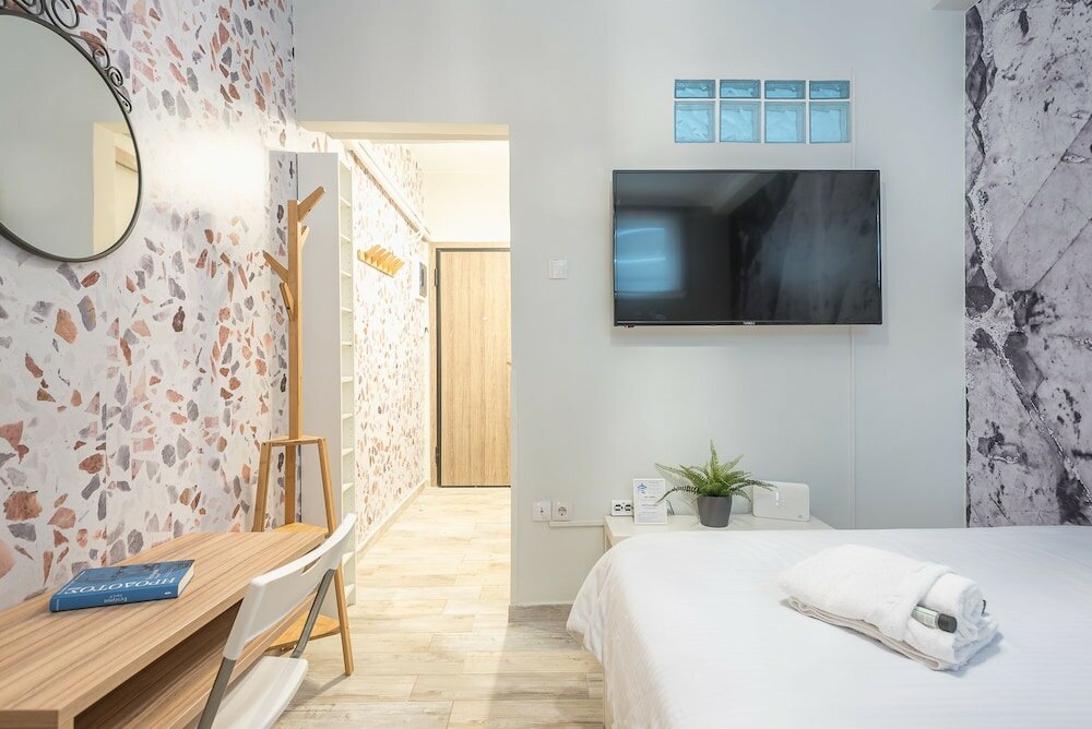 Фото Welcoming Koukaki Home by Cloudkeys