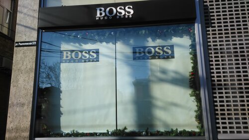 Hugo Boss . 59