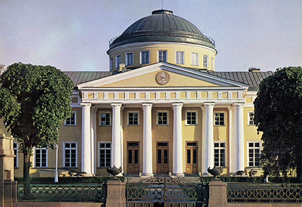 дворец в стиле классицизм