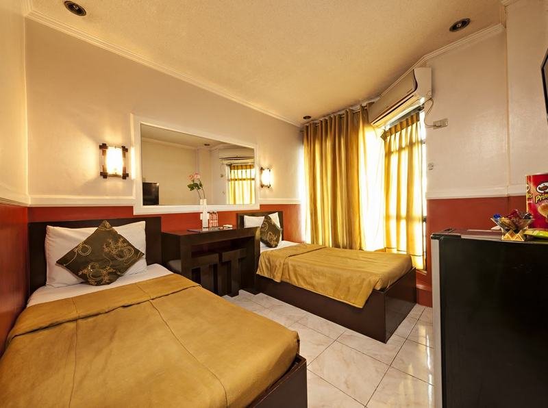 Фото Oyster Plaza Hotel