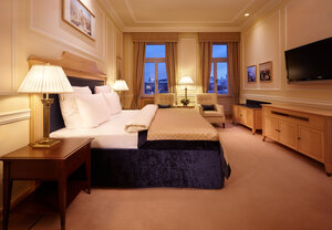 Baltschug Kempinski (Balchug Street, 1), hotel