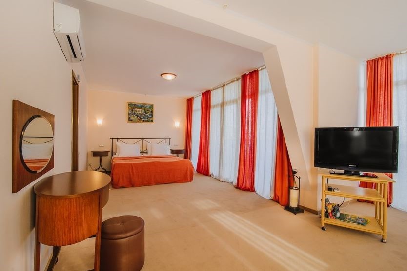 Фото Левант