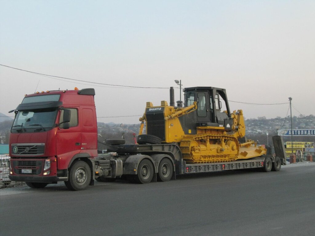 Transporte de carga sobredimensionada Transportation of oversized cargo, , foto