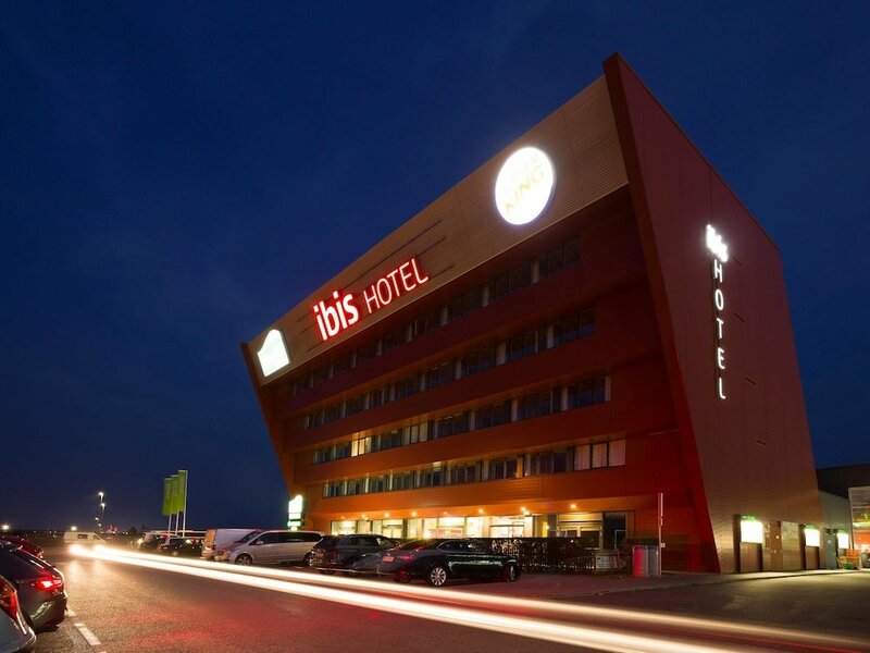 Гостиница Hotel ibis Vienna Airport