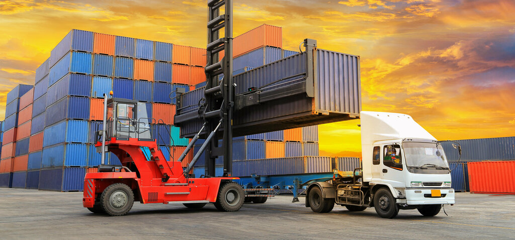 Досмотр грузов на таможне