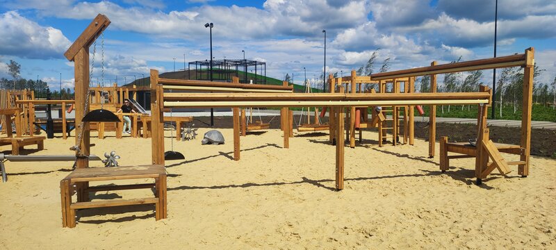 Қыз екі қолымен мастурбация жасайды