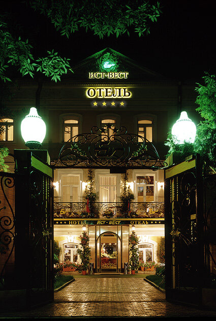 Фото Ист Вест