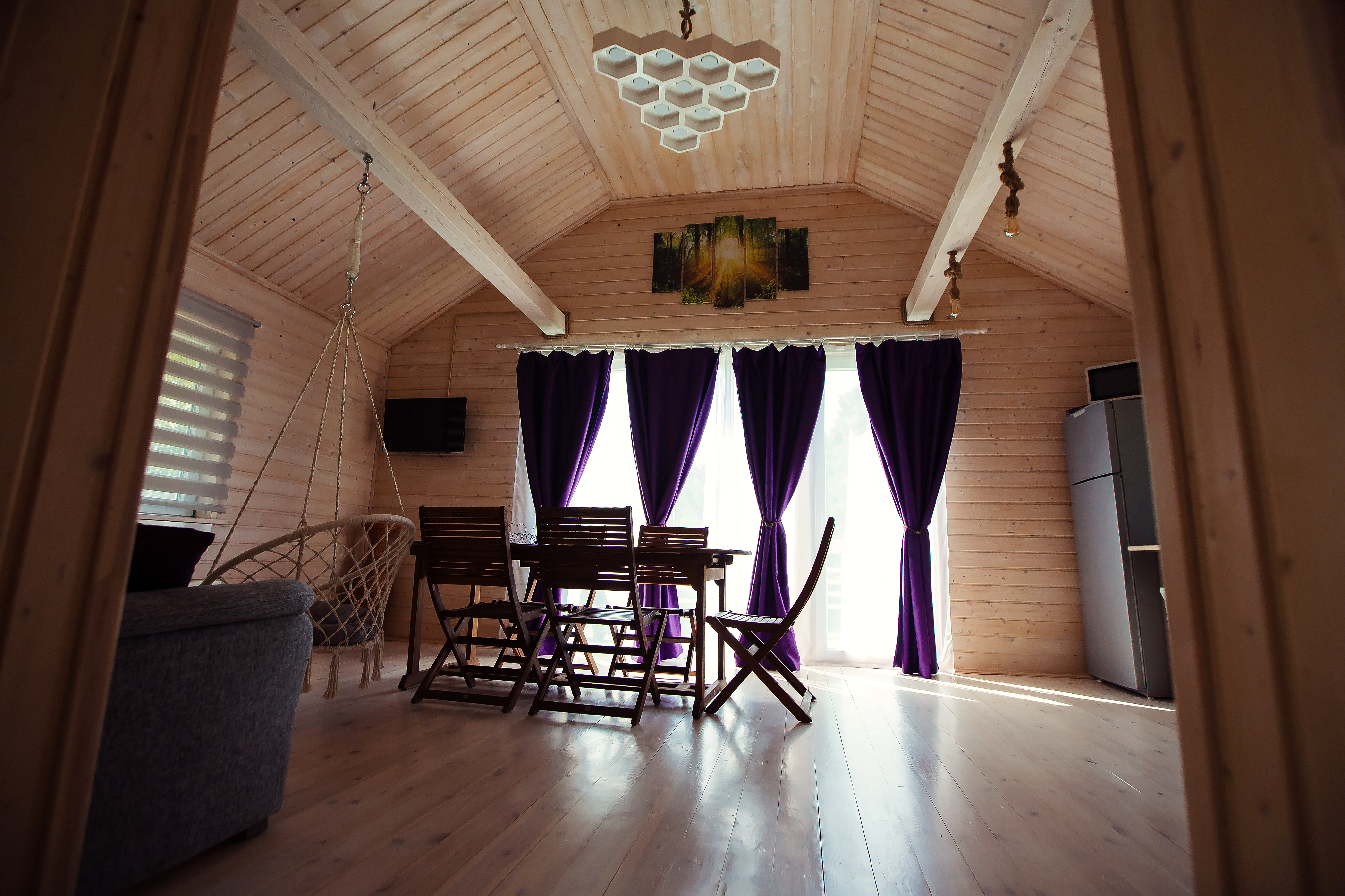 Фото Домик у ёлки