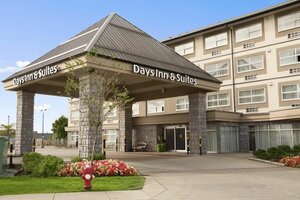 Days Inn & Suites by Wyndham Langley