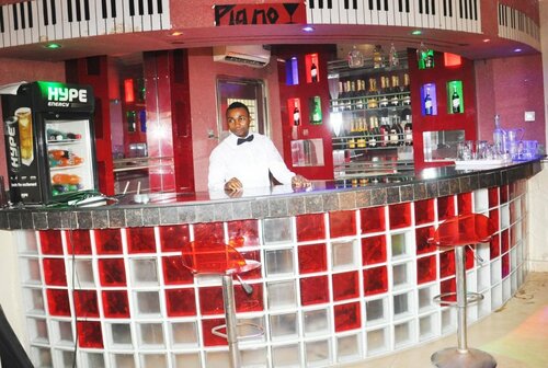 Гостиница Hotel 100% and Suites в Лагосе