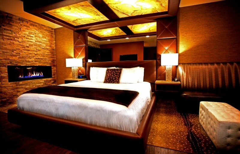 Гостиница The Champagne Lodge & Luxury Suites