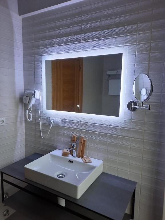 Фото Hotel Banovani