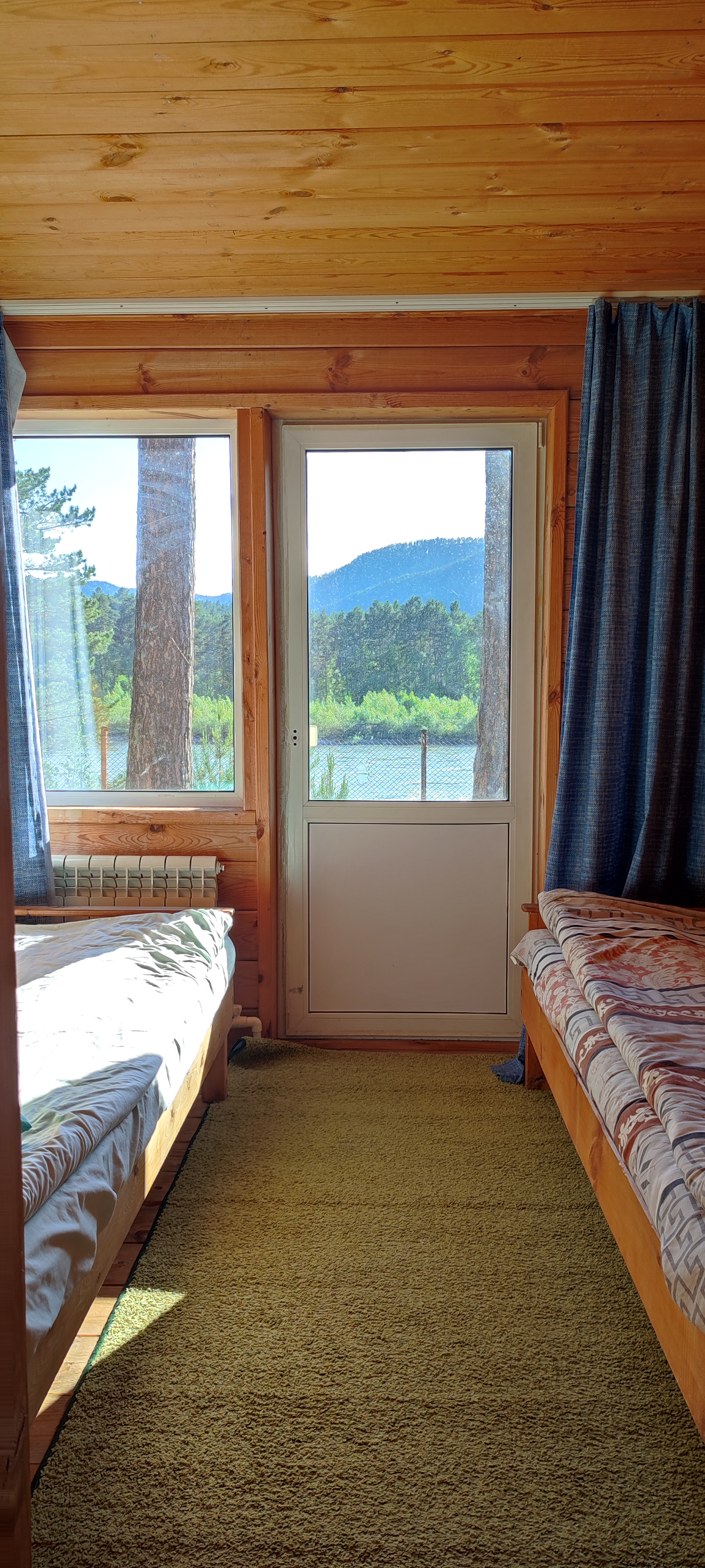 Фото Домик у реки