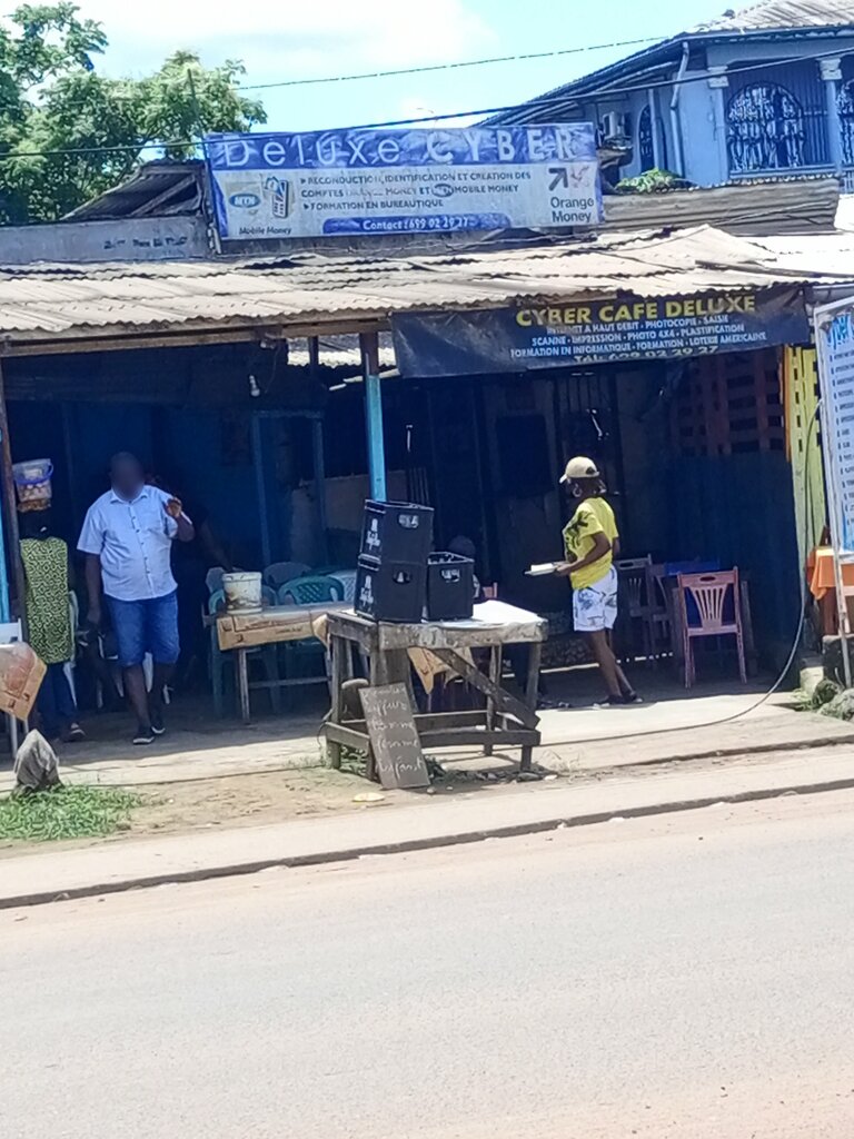 Internet cafe Cyber Cafe, Douala, photo
