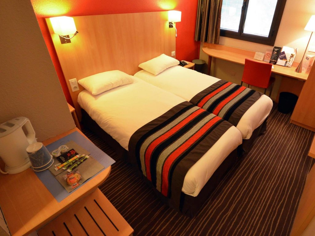 Фото Kyriad Dijon Est - Mirande