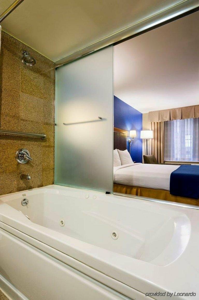 Фото Holiday Inn Express New York City - Chelsea