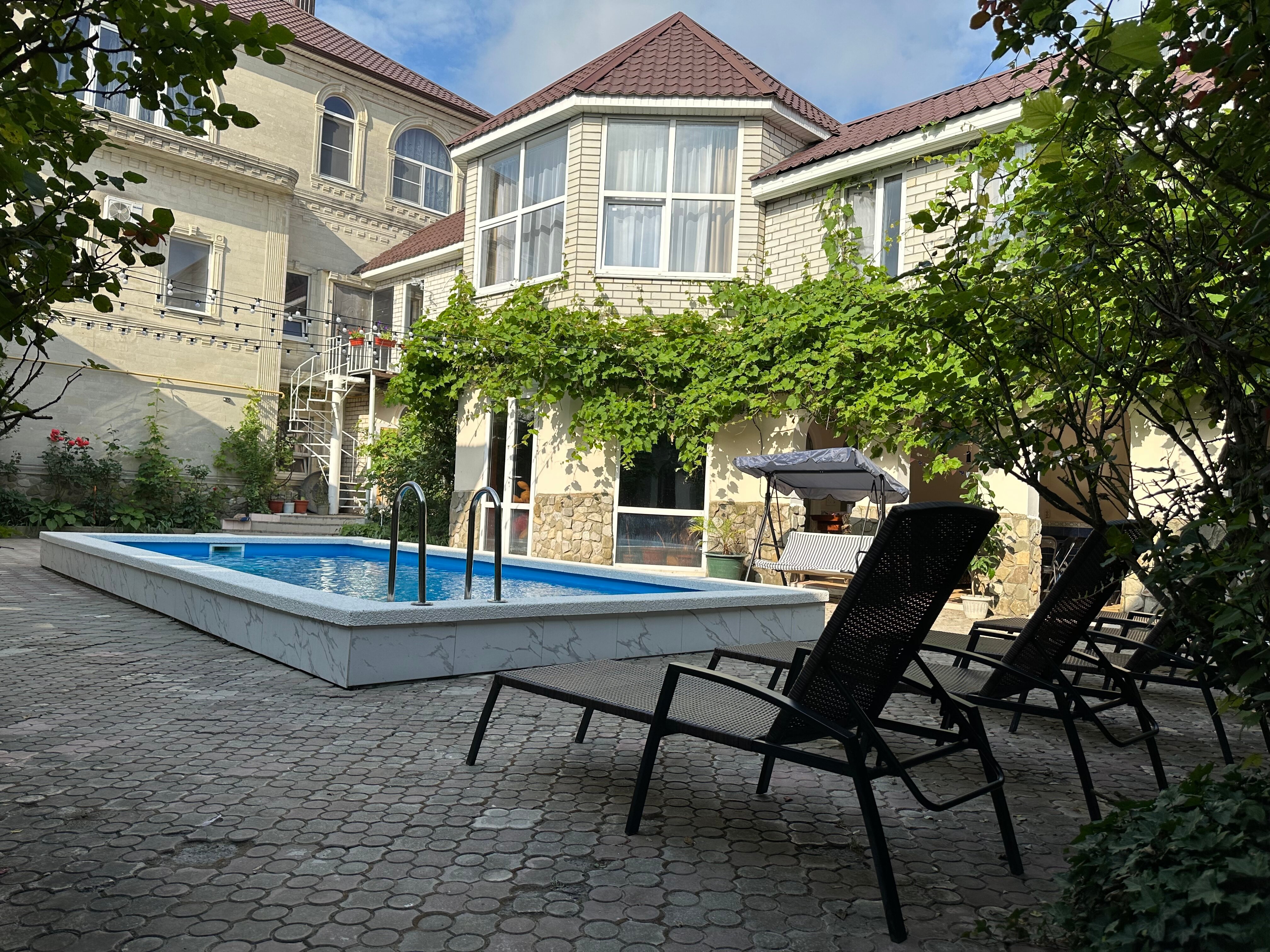 Фото Come Inn на Кленовой