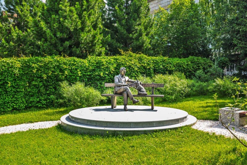 Monument, memorial Академик Д. Беляев с лисой, Novosibirsk, photo