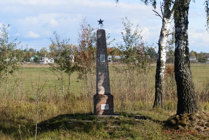 Genre sculpture Памятник погибшему железнодорожнику у деревни Засковичи, Minsk District, photo