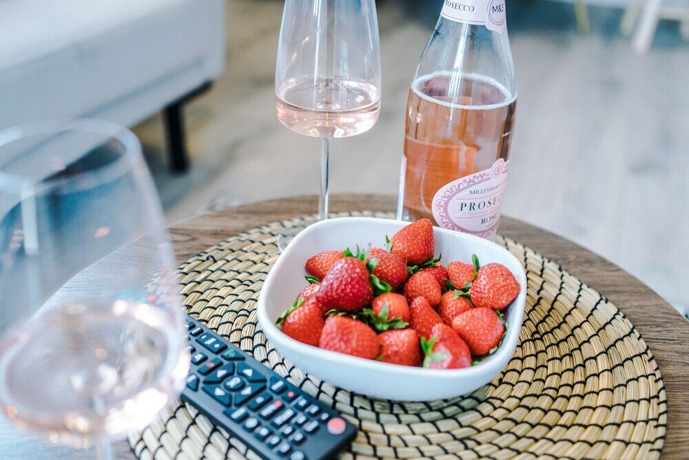 Фото One&Two Bedroom Luxe Apts near Trafford