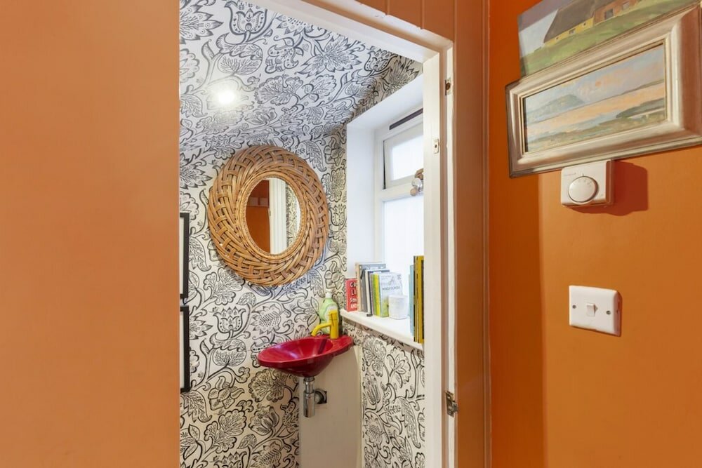 Фото Lovely 4 Bedroom House near Portobello