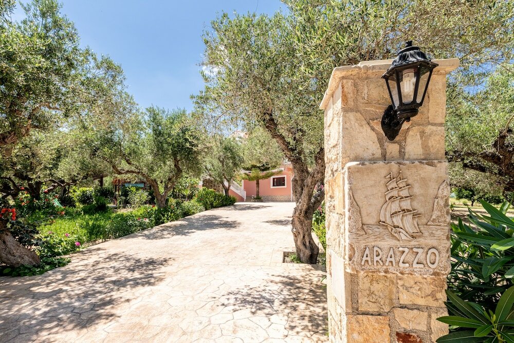 Фото Arazzo Apartments