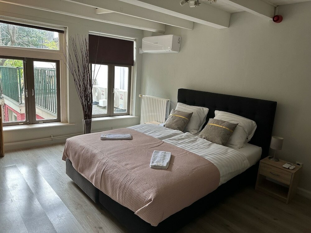 Фото De Bronzen Koets