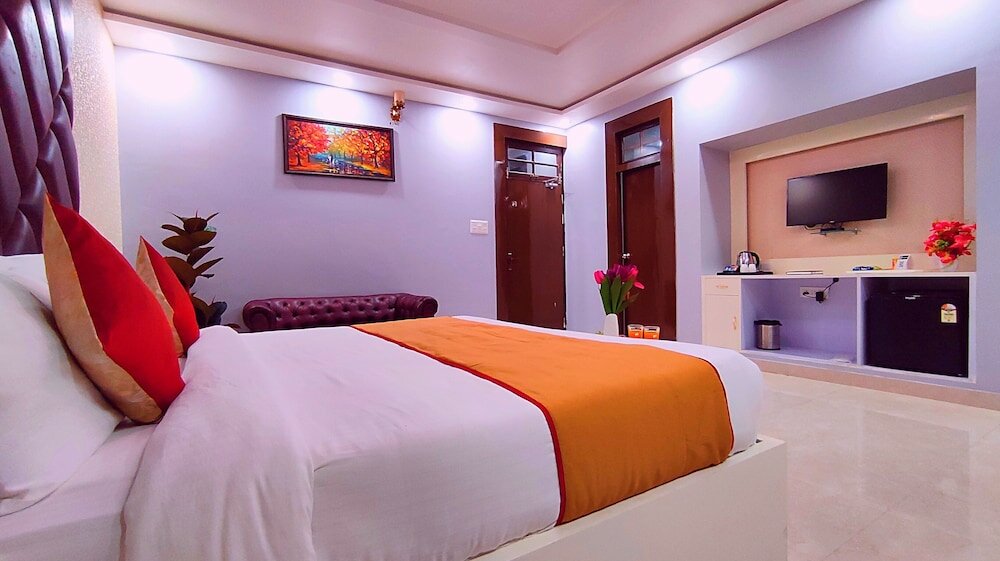 Фото Hotel Aradhna Inn by ShriGo Hotels