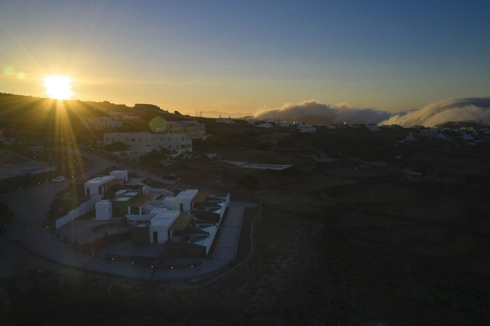 Фото Brilliance Suites - Adults Only