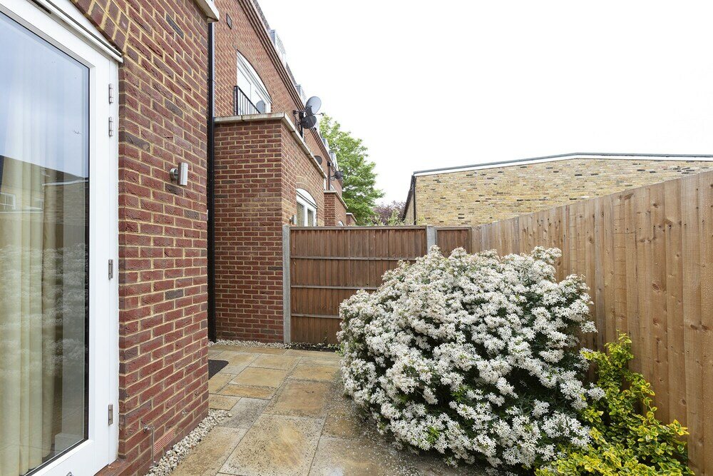 Фото Immaculate Central Windsor Town House