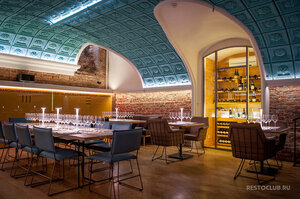Wine&Crab (Nikolskaya Street, 19-21/1), restaurant