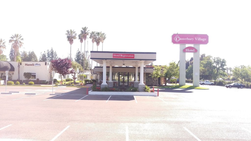 Фото SureStay Plus Hotel by Best Western Sacramento Cal Expo