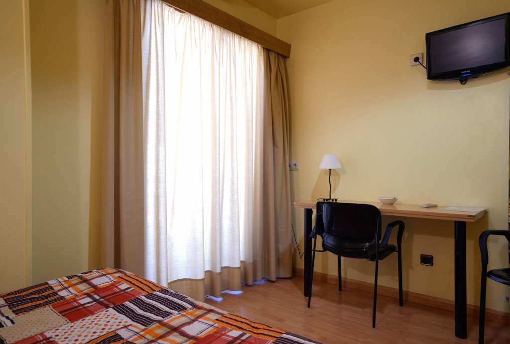 Фото Hotel Esplugues