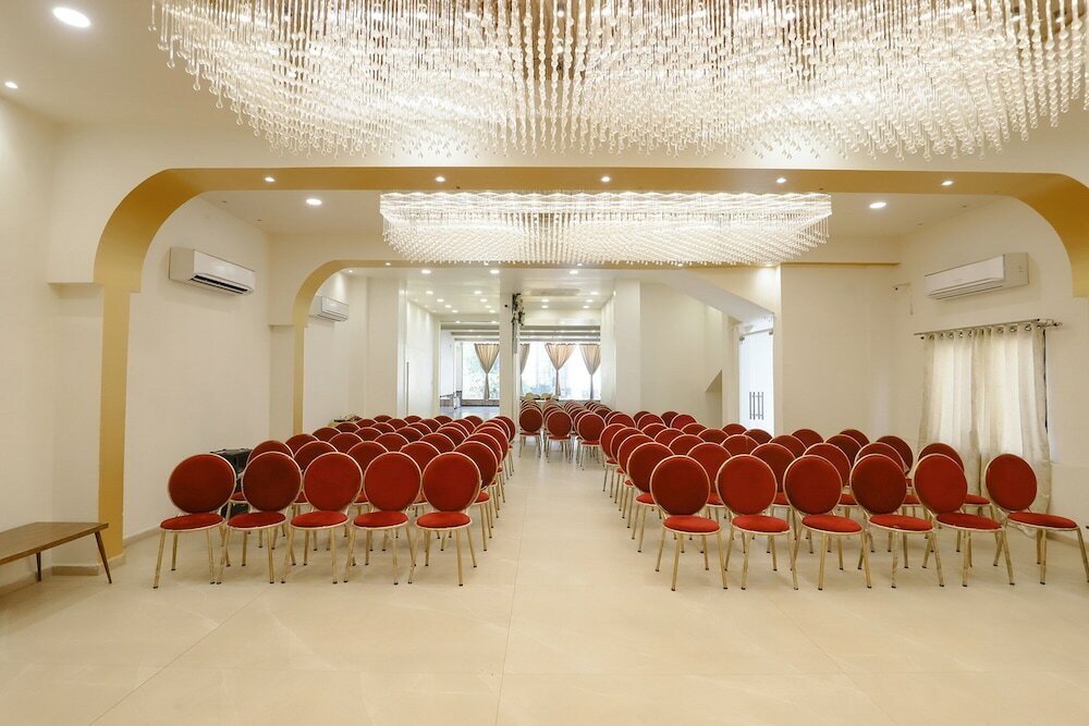 Фото Fabhotel Prime Ashoka Imperial