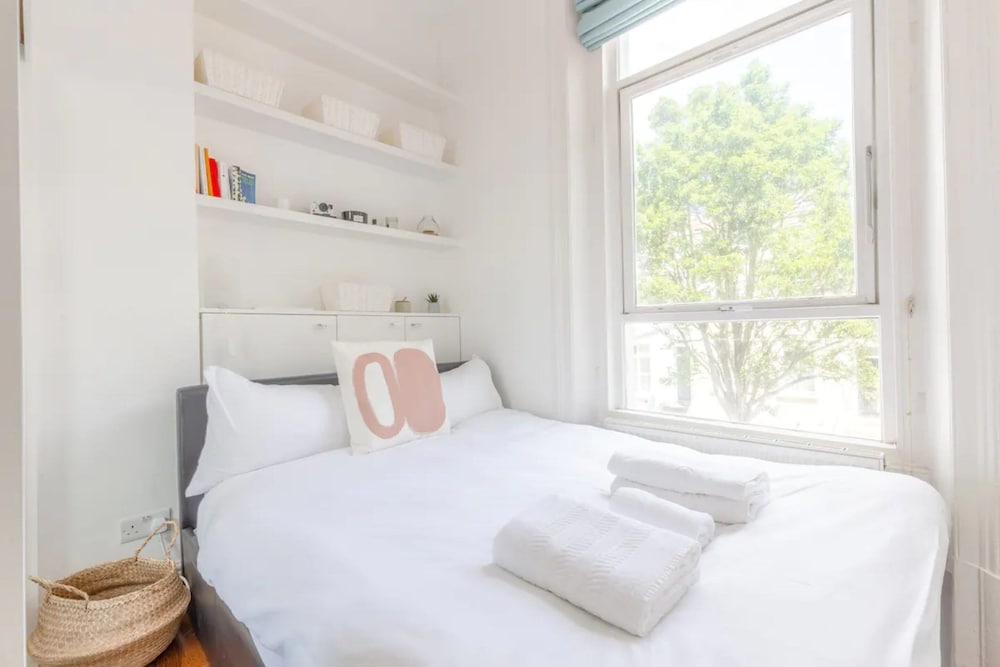 Фото Contemporary 1 Bedroom Apartment in Heart of Shepherds Bush