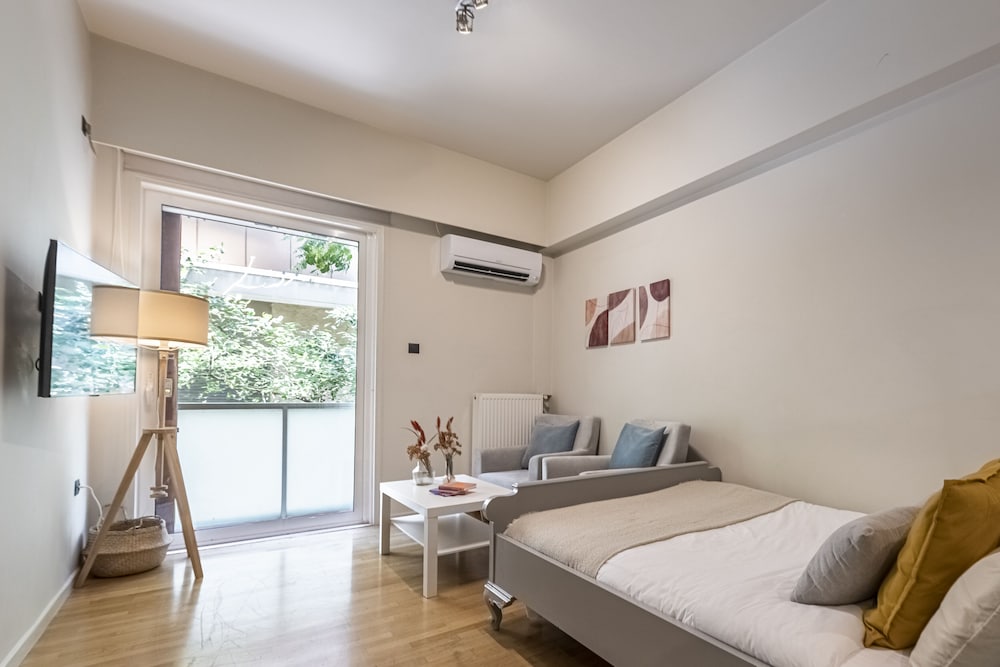 Фото Phaedrus Living: City Center Cozy Studio Lykavitos