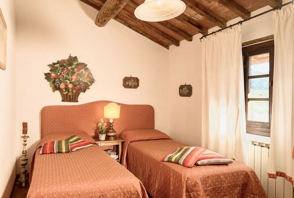 Фото Farmhouse in San Donato Fronzano